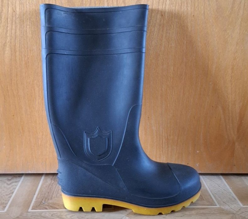 Пара резиновых сапожек 41 размера