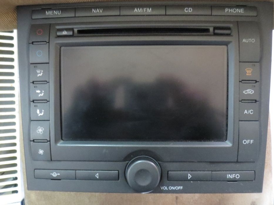 Продавам фабрични касетофони цд плеъри и навигации.