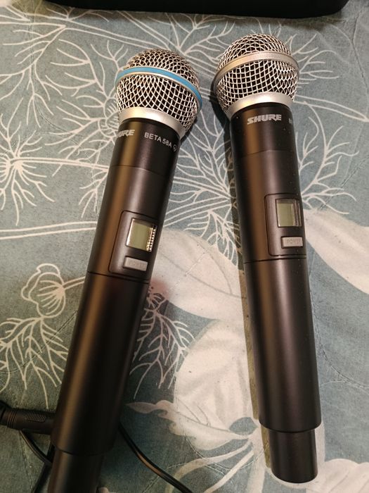 Безжични микрофони с приемник Shure