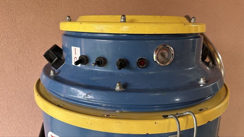 Aspirator industrial profesional pentru praf umed-uscat Delfin DM3