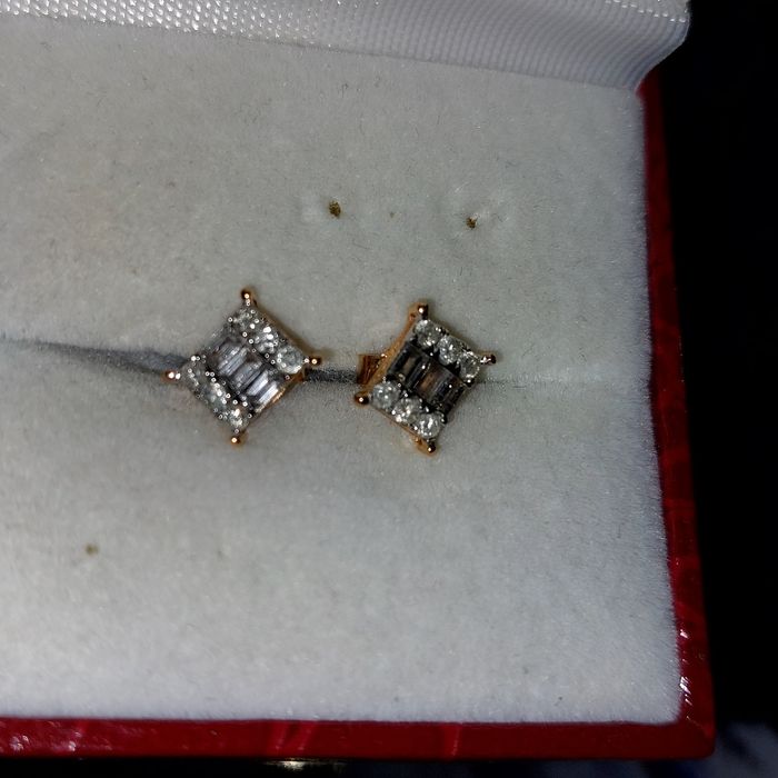 Золотые пусеты с бриллиантами