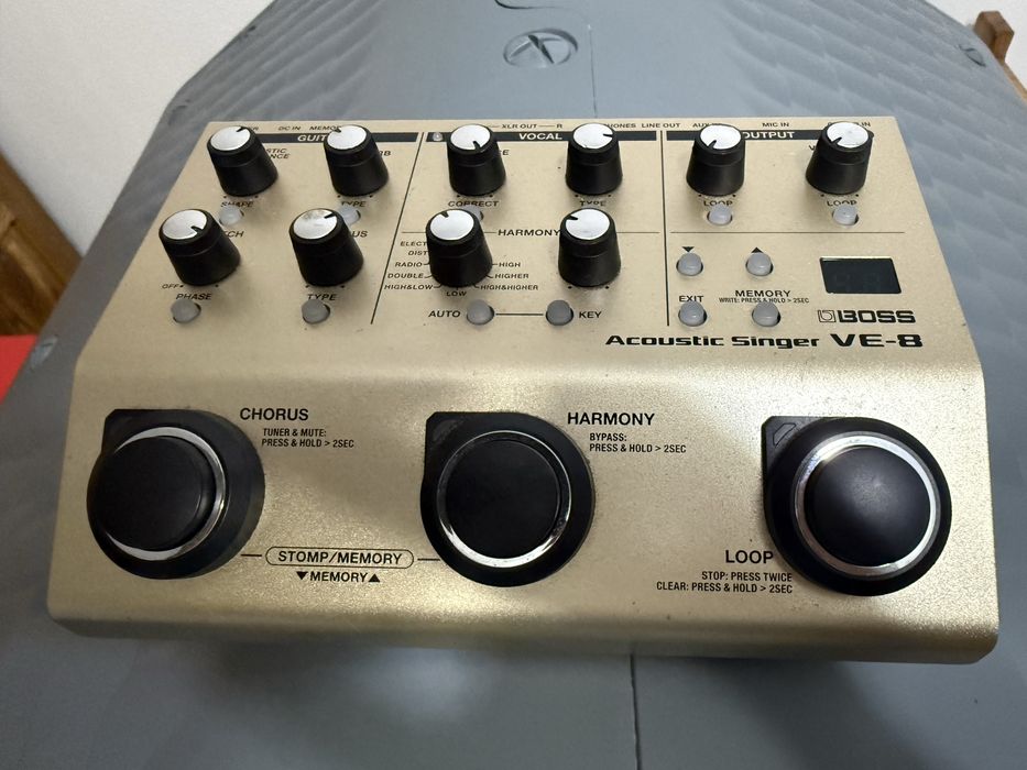 Procesor de voce  si chitara Boss ve 8