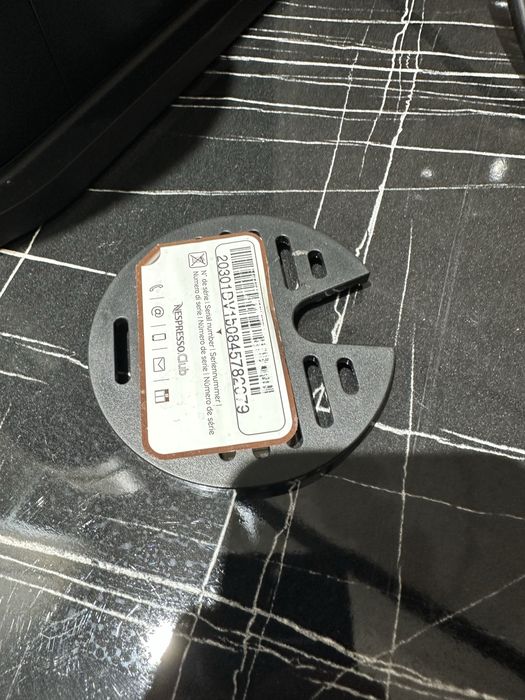 Продаю кофемашину NESPRESSO VERTUO