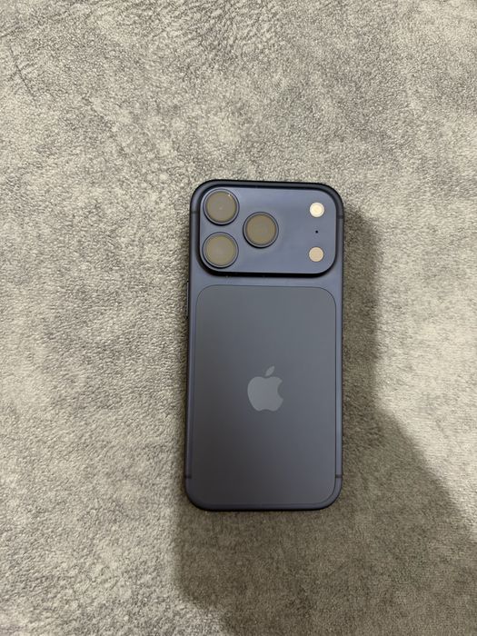 Продам iPhone 17 pro 256 GB синий. Новый!