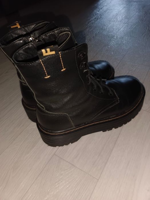 Продам осенние ботинки