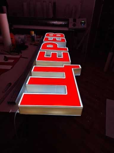 Табели Светещи табели Обемни букви 3д букви Реклама