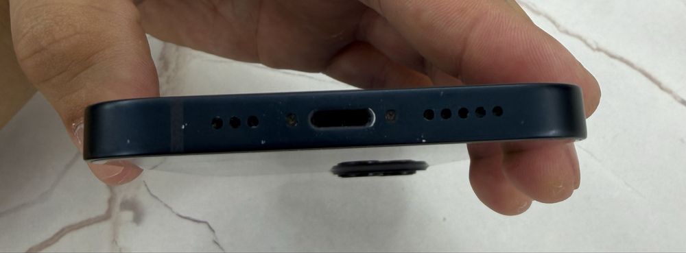 Продам Iphone 13