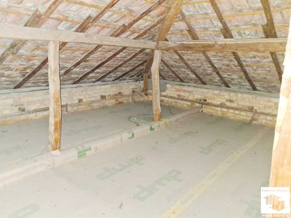 105578 Двуетажна къща, след основен ремонт, център  Велико Търново