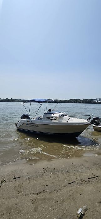 Barca QuickSilver  Semicabinată 520