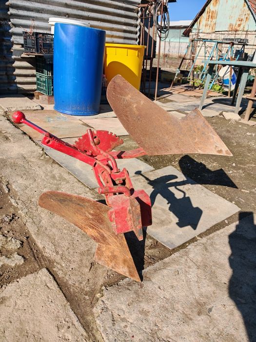 Plug reversibil pentru motocultor.