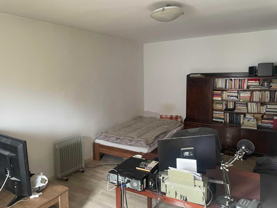 Vând garsonieră decomandată Lujerului