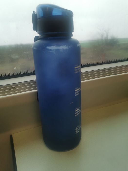 Sticla cu apa sau fără apa