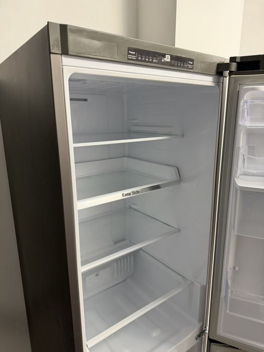 Продавм Хладилник SAMSUNG RB31FDRNDSA/EF