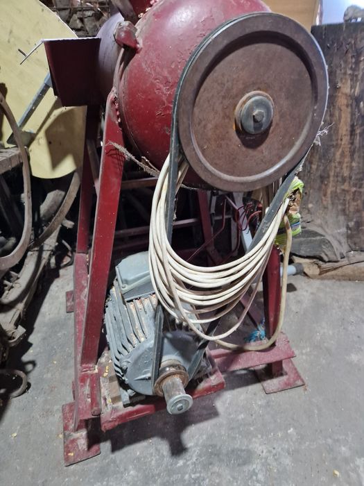 Mașină de curățat porumb(știuleți)