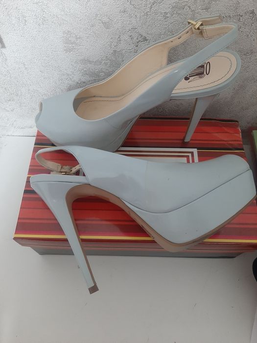 Продам женскую обувь