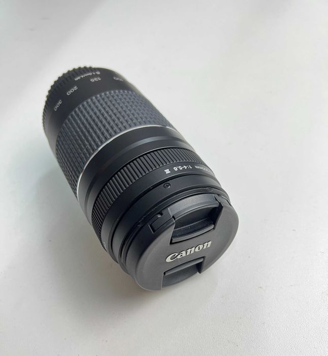 Obiectiv zoom Canon EF 75-300mm, deschidere f/4–5.6, versiunea III