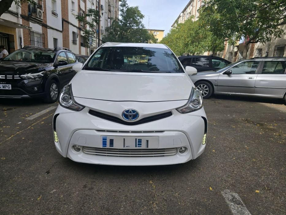 Inchiriere Toyota prius plus 7 locuri