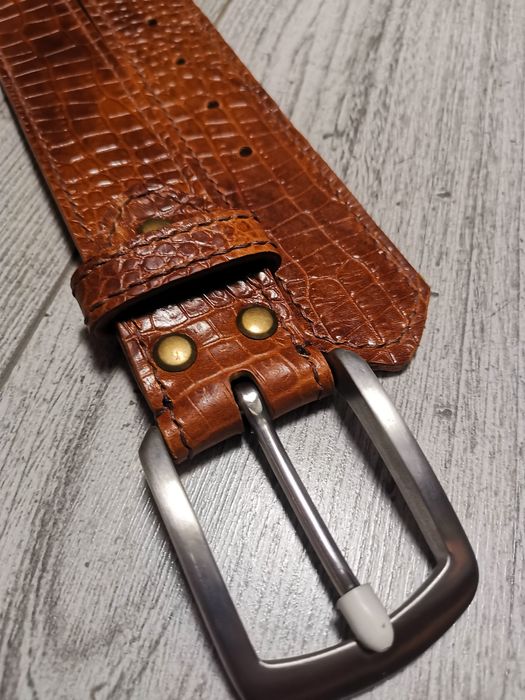 Curea din piele naturala, lucrată manual