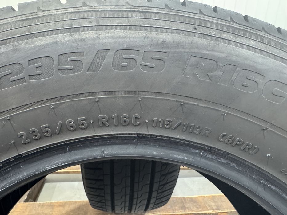 Гуми за бус 235 65 16C Pirelli