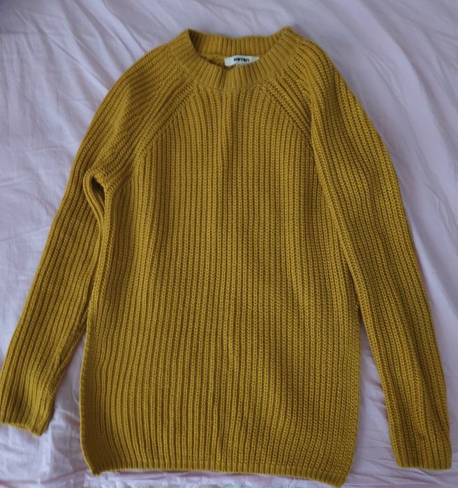 Женский свитер желтый
