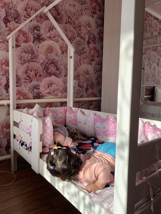 Продам кровать домик