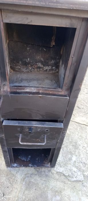 Soba pe lemne sau brichete