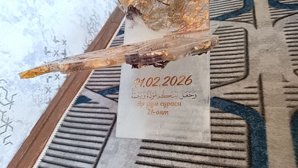 Lavh+zakladka kitob oqish uchun qulay padstavka