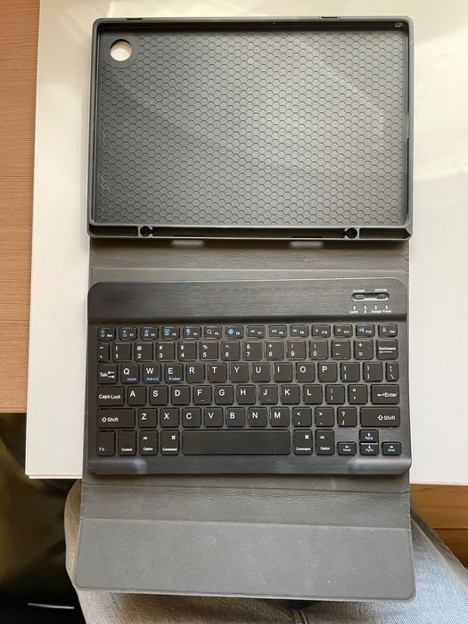 таблет SAMSUNG GALAXY TAB A8 нов, с включена кутия, калъф и клавиатура