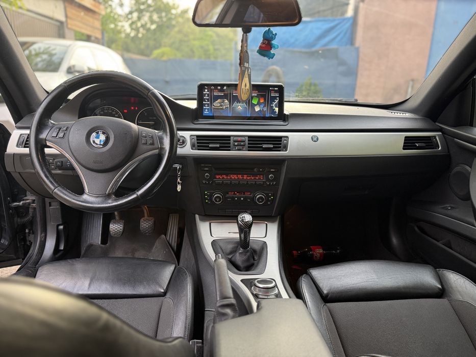 BMW 2011  2,0 l  245km