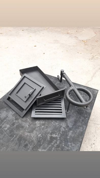 Команда мастеров строит летние кухни, помпейской печи, очаги, барбекю