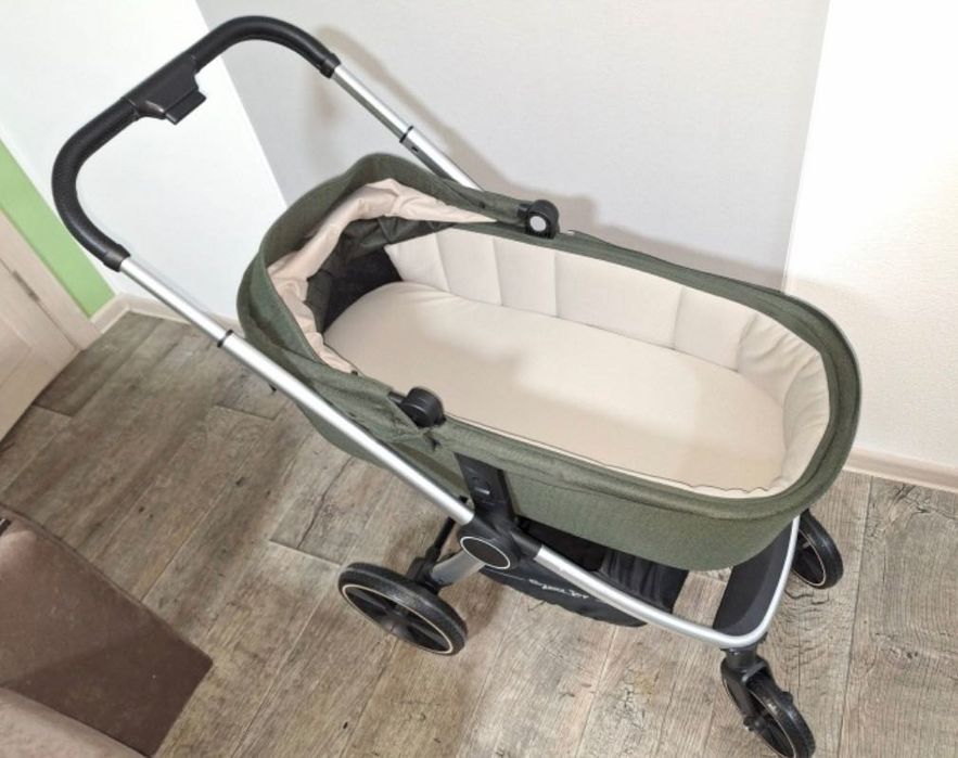 Коляска детская  ( 3 в 1 )