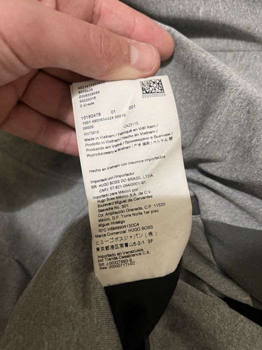 Geaca  firma Hugo Boss !