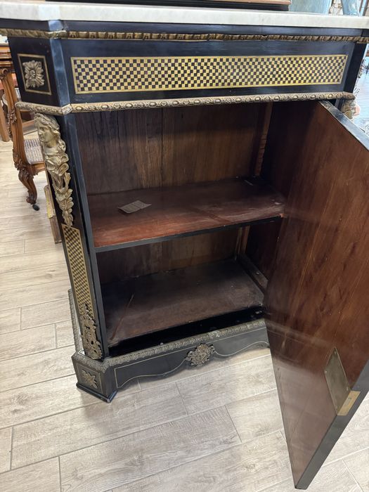 Comodă stil Boulle – intarsii din alamă, blat marmura, elemente bronz