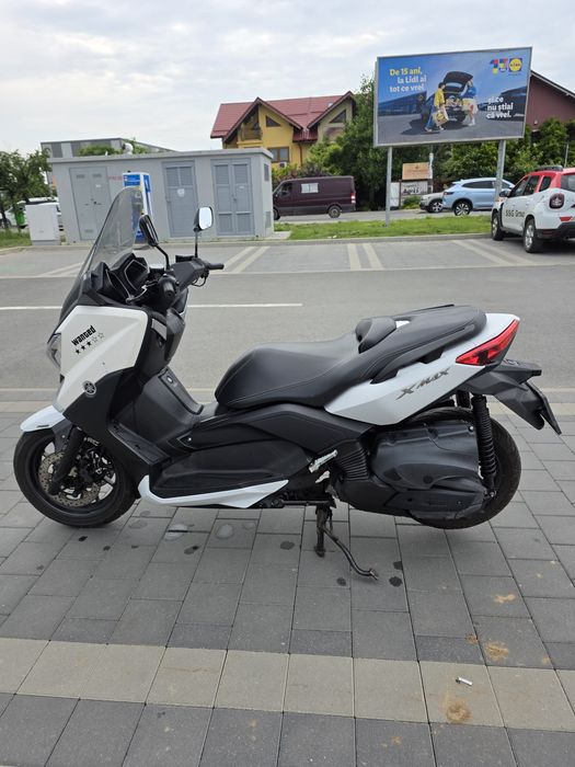 Yamaha X-Max (YP400RA)