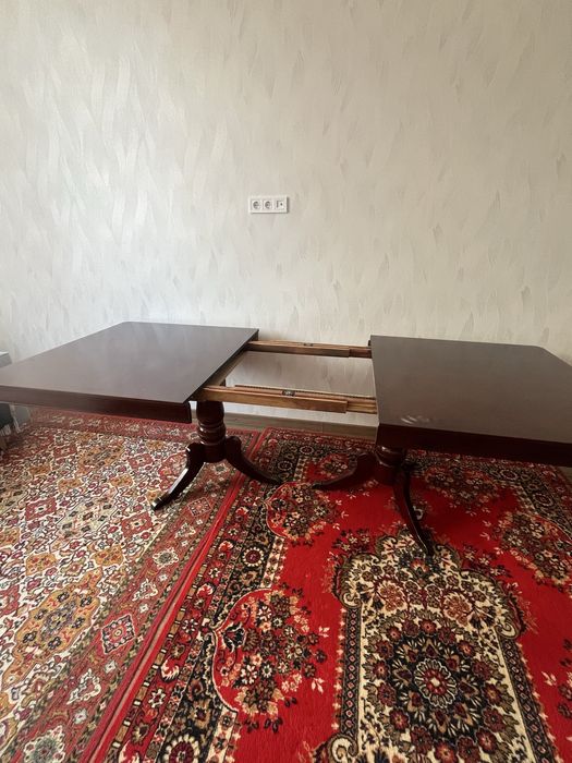 Продам стол в гостинную