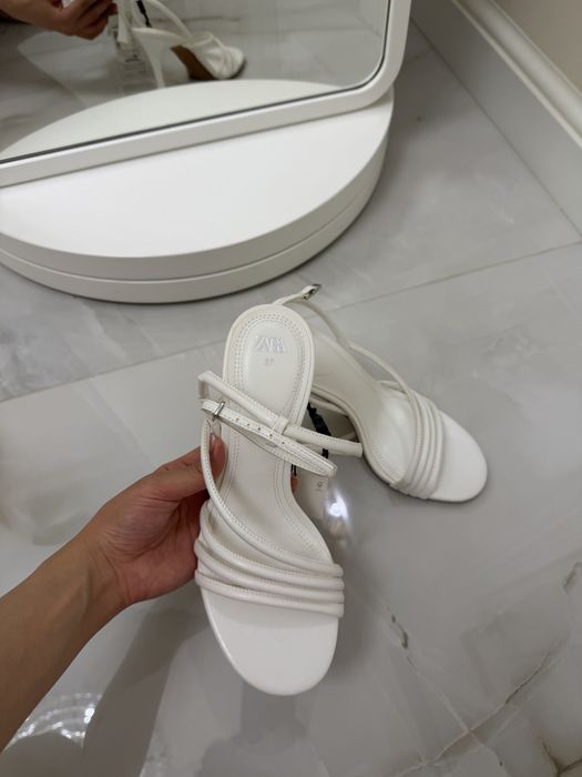 Белые босоножки размер 37