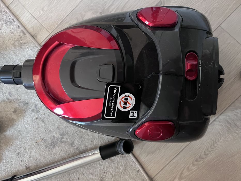 Пылесос пости новый, хорошо работает