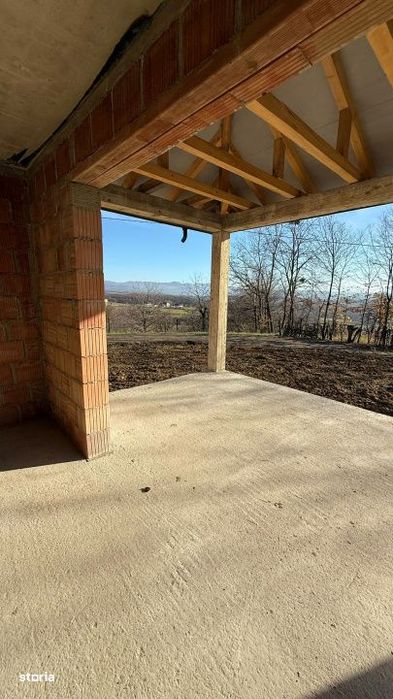Casa la rosu in Grosi, 144 mp construiti, teren 536 mp, priveliste sup