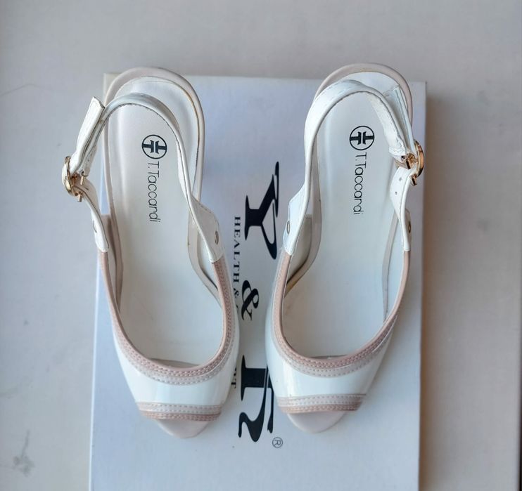 Красивые новые туфли