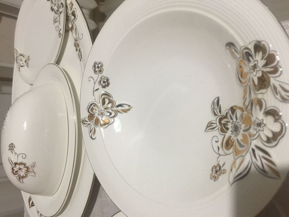 Продам чайно столовый набор