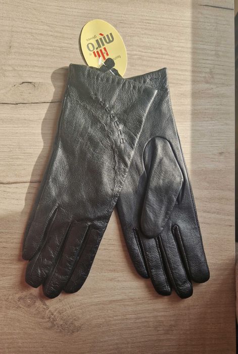 Новые кожаные перчатки