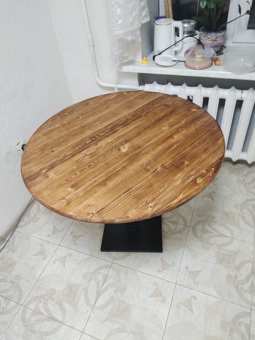 Продается круглый стол