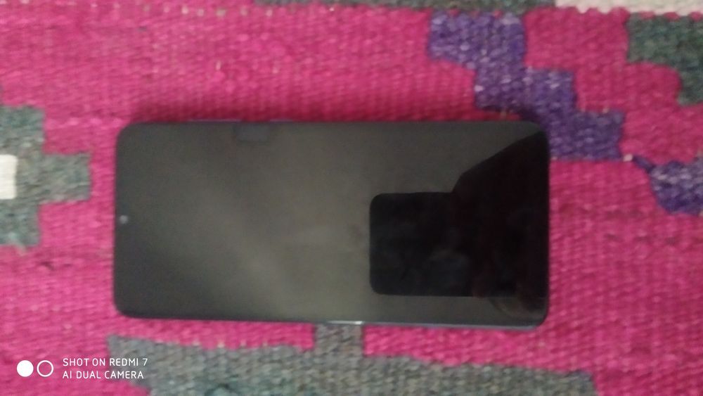 Faqat abmenga samsung a70 xotira 128+6 aybi yo