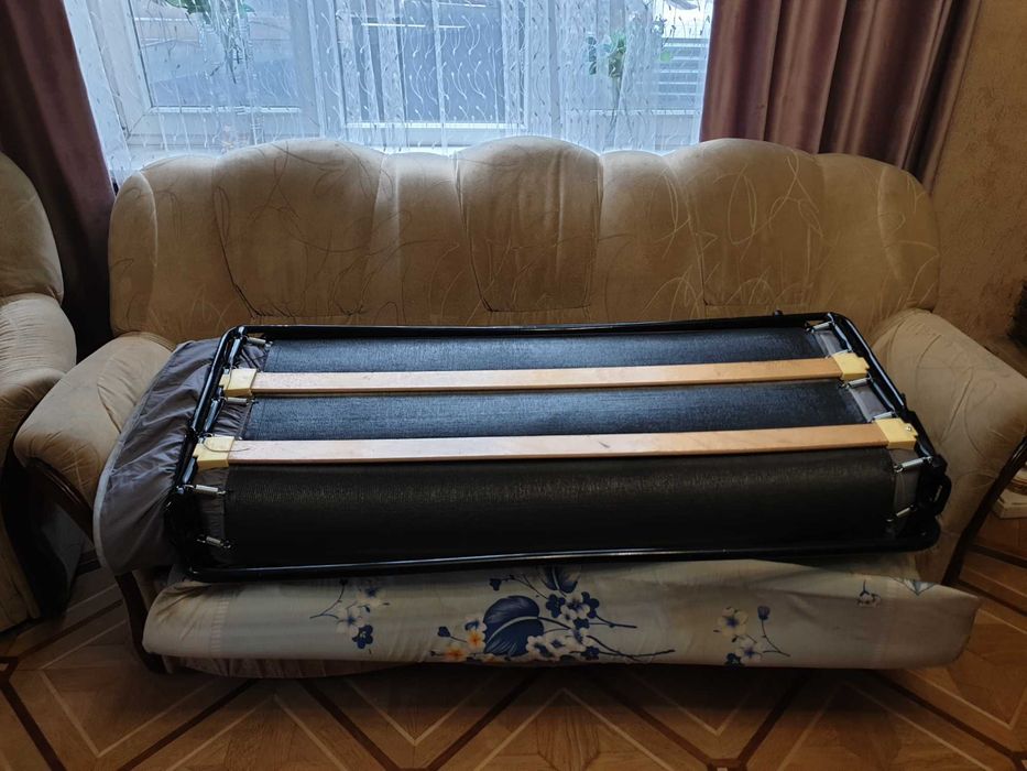 Продаётся диван-кровать + 2 кресла