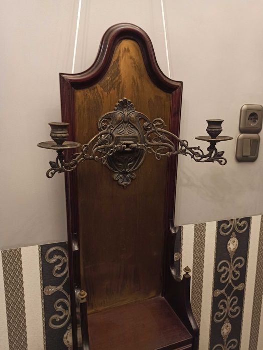 Шкаф за коридор със свещник