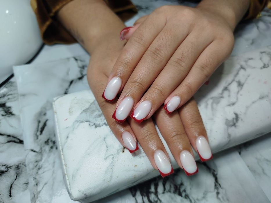 Маникюр/педикюр наращивание ногтей