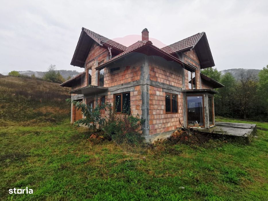 Casa noua de vanzare cu 6.400 mp teren in Copalnic Manastur