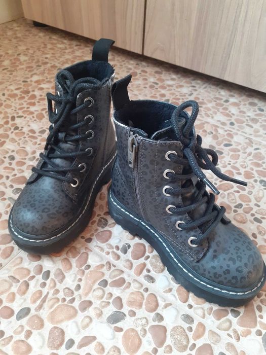 Боти с връзки H&M