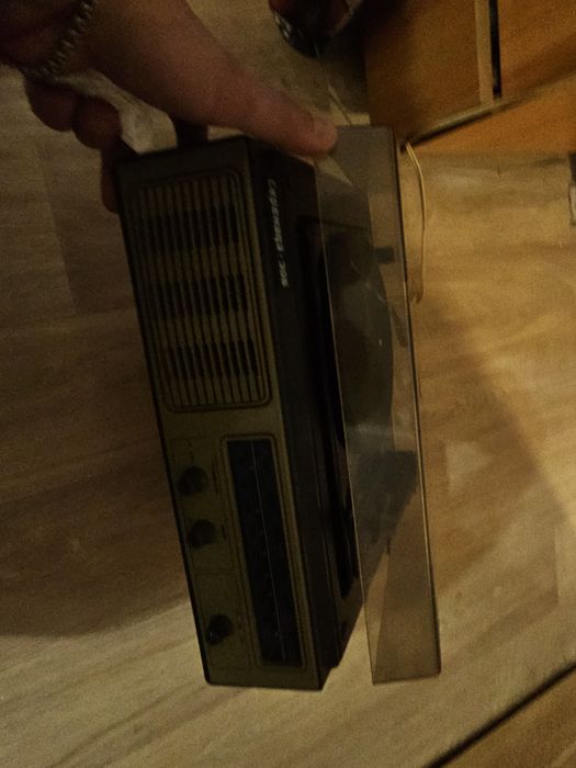 Продам проигрыватель серенада 306 есть пластинки