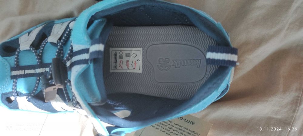 детски сандали със затворени пръсти